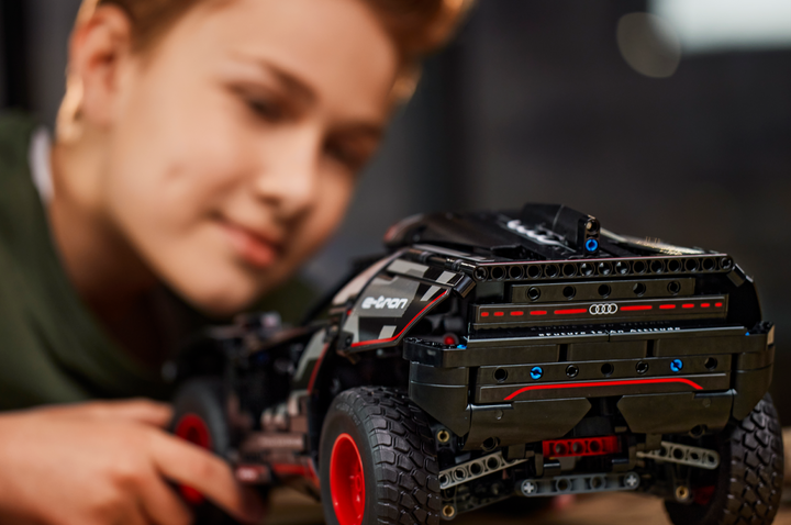 LEGO Technic Audi RS Q e-tron - 42160
