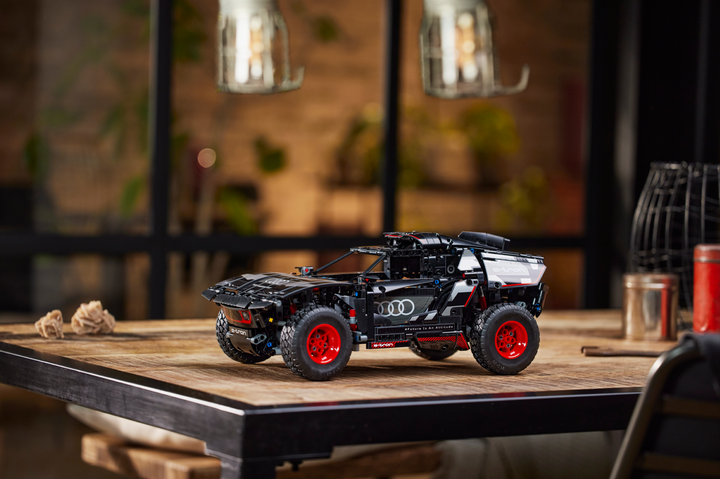 LEGO Technic Audi RS Q e-tron - 42160