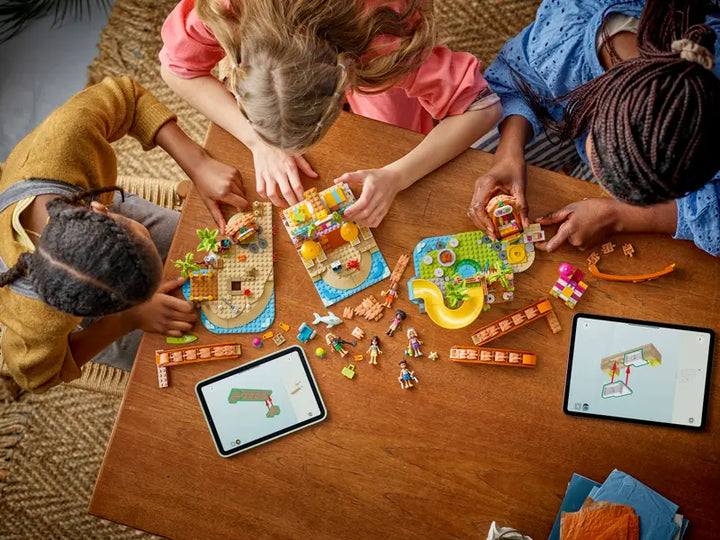 LEGO Family Vacation Beach Resort - 42673