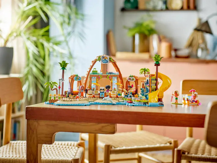 LEGO Family Vacation Beach Resort - 42673