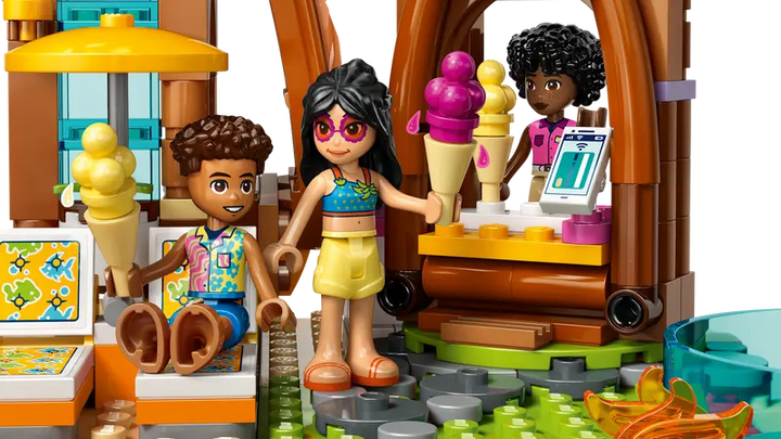 LEGO Family Vacation Beach Resort - 42673