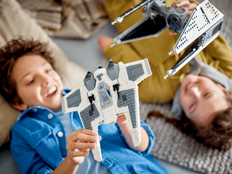 LEGO Star Wars Mandalorian Fang Fighter vs TIE Interceptor - 75348
